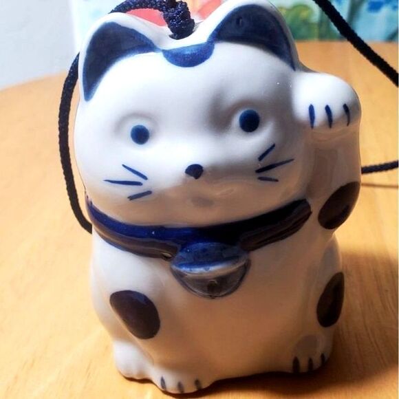 Maneki Neko Japanese Blue And White Lucky Cat Hanging Bell Chime - Picture 5 of 6